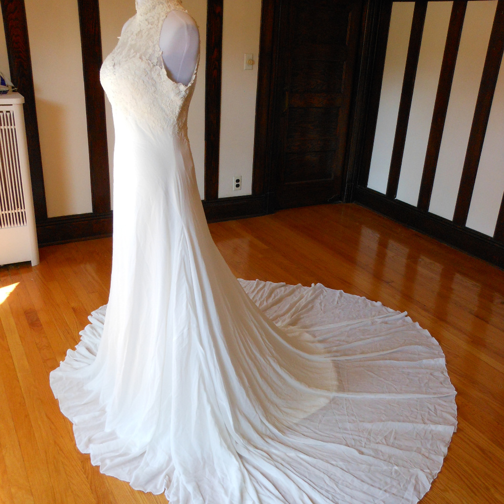 San Patrick by Pronovias Wedding Dress Leila - Picture 4 of 8